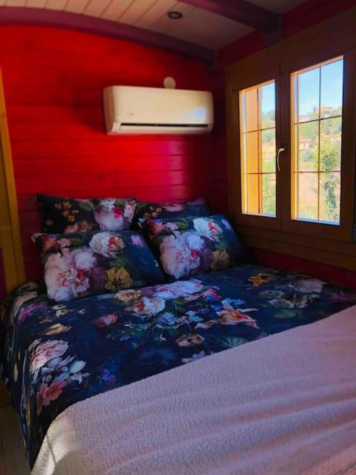 Country house Roulotte Bohemian Lover In Provence, *
